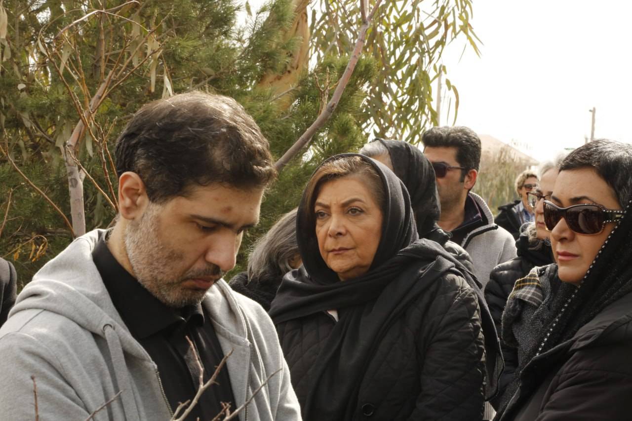 مراسم خاکسپاری زنده یاد «روح انگیز شمس»