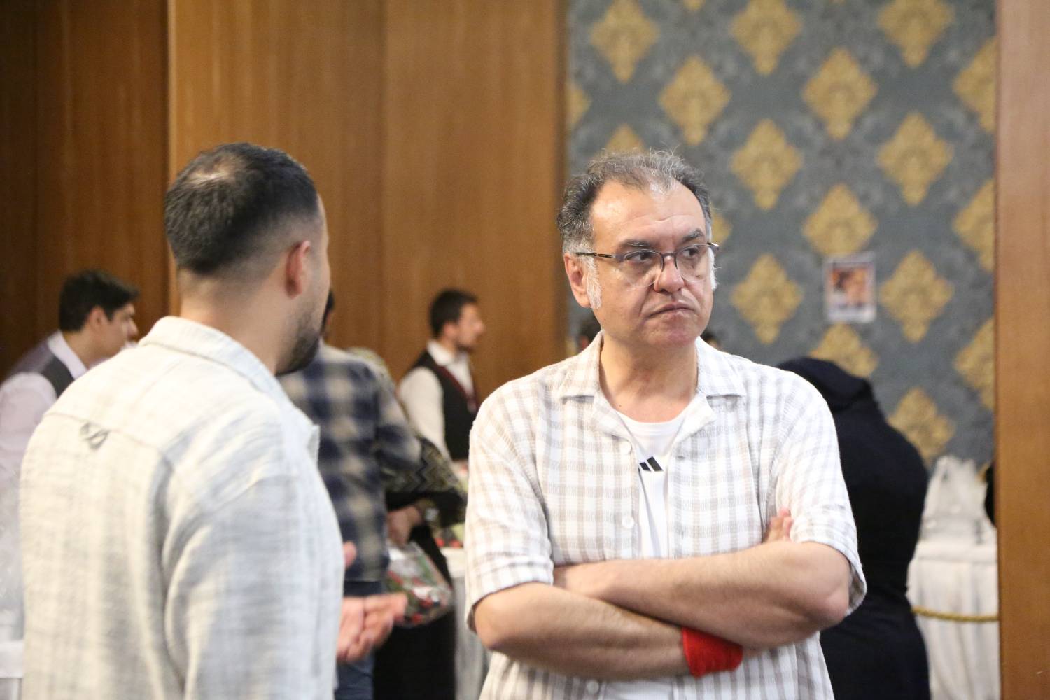 شب همدلی هنرمندان با هموطنان آسیب دیده از جنگ در هتل لاله