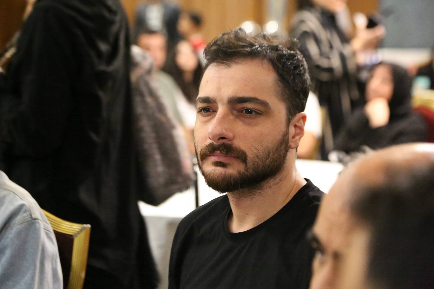 شب همدلی هنرمندان با هموطنان آسیب دیده از جنگ در هتل لاله