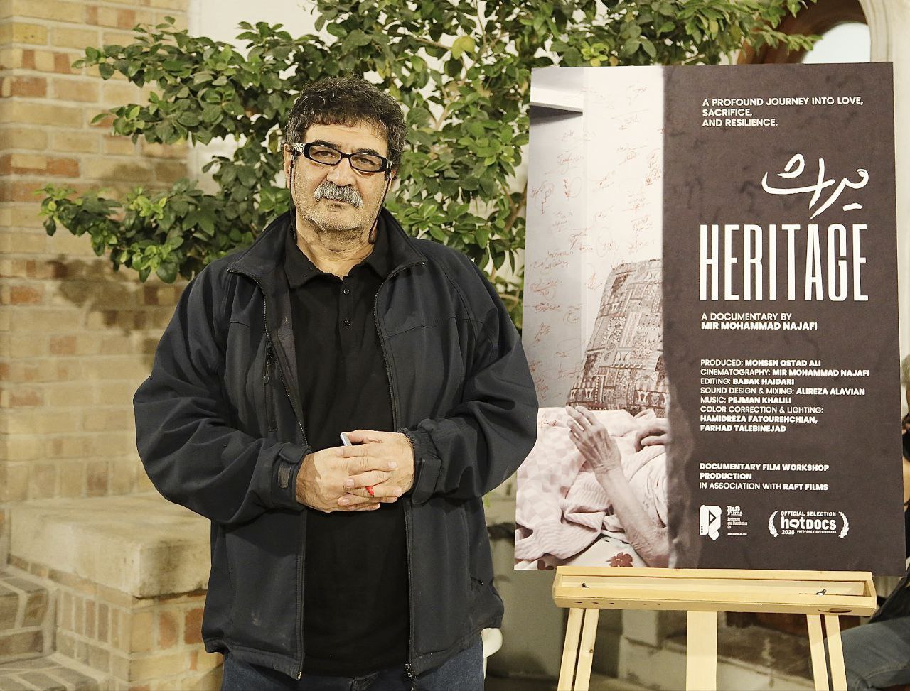مستندسازان در خانه سینما به تماشای فیلم «میراث» به کارگردانی محمد نجفی و تهیه کنندگی محسن استادعلی نشستند