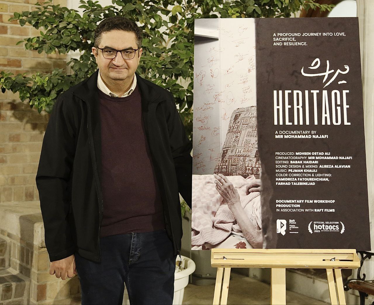 مستندسازان در خانه سینما به تماشای فیلم «میراث» به کارگردانی محمد نجفی و تهیه کنندگی محسن استادعلی نشستند