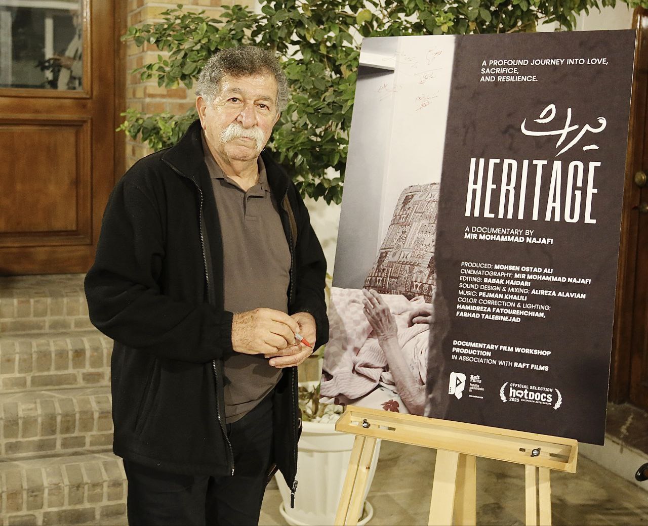 مستندسازان در خانه سینما به تماشای فیلم «میراث» به کارگردانی محمد نجفی و تهیه کنندگی محسن استادعلی نشستند