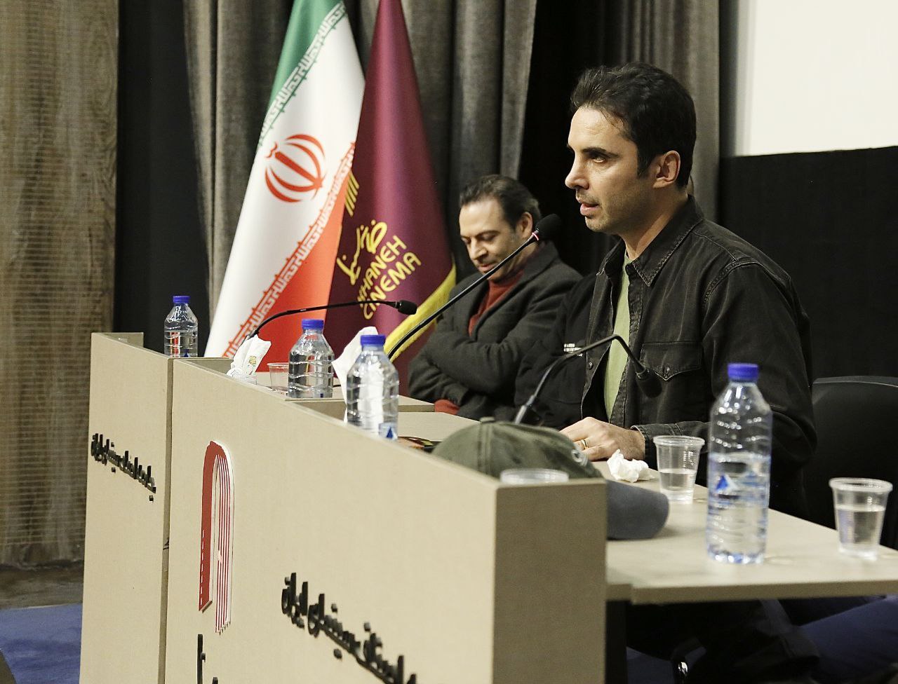 مستندسازان در خانه سینما به تماشای فیلم «میراث» به کارگردانی محمد نجفی و تهیه کنندگی محسن استادعلی نشستند