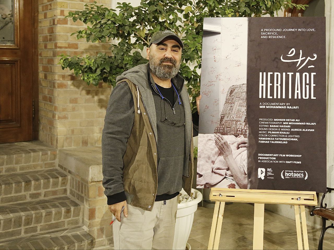 مستندسازان در خانه سینما به تماشای فیلم «میراث» به کارگردانی محمد نجفی و تهیه کنندگی محسن استادعلی نشستند