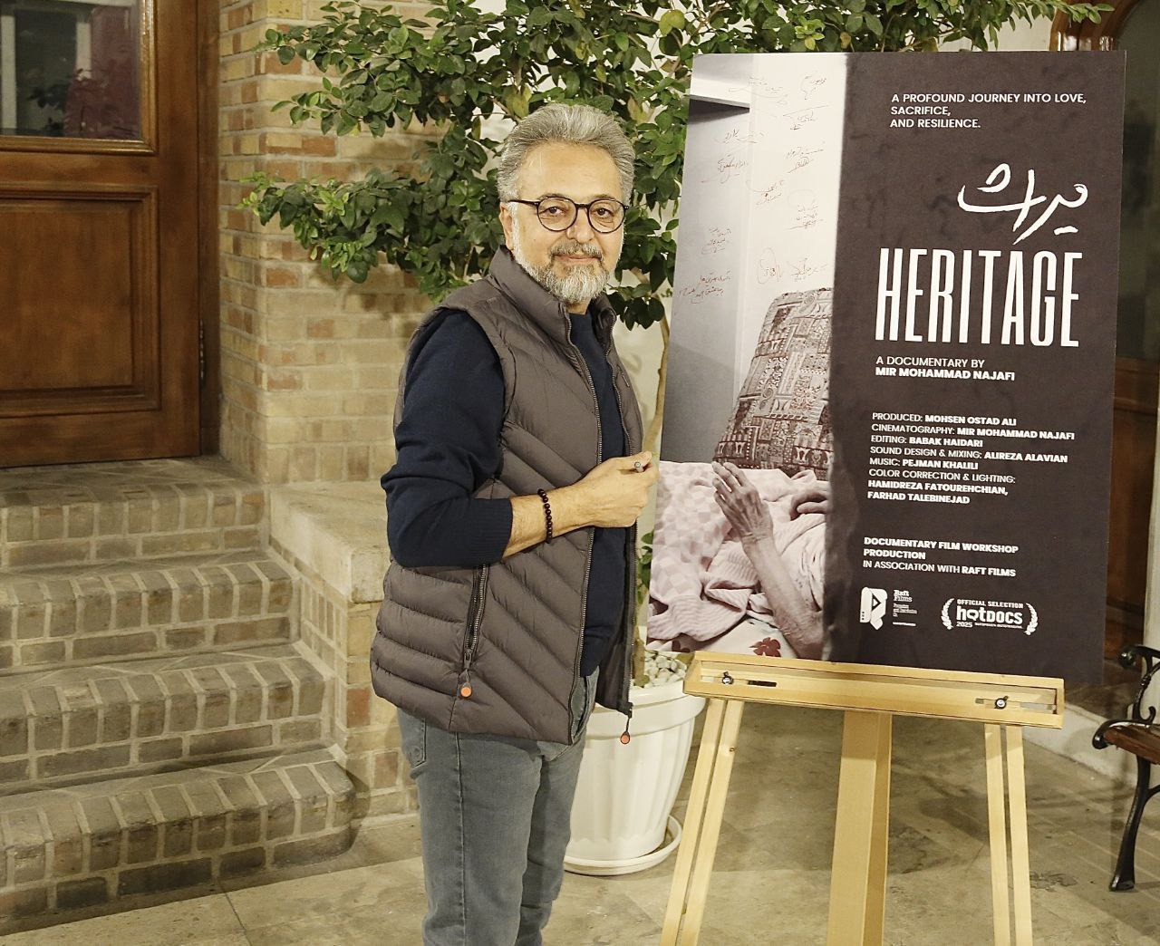 مستندسازان در خانه سینما به تماشای فیلم «میراث» به کارگردانی محمد نجفی و تهیه کنندگی محسن استادعلی نشستند