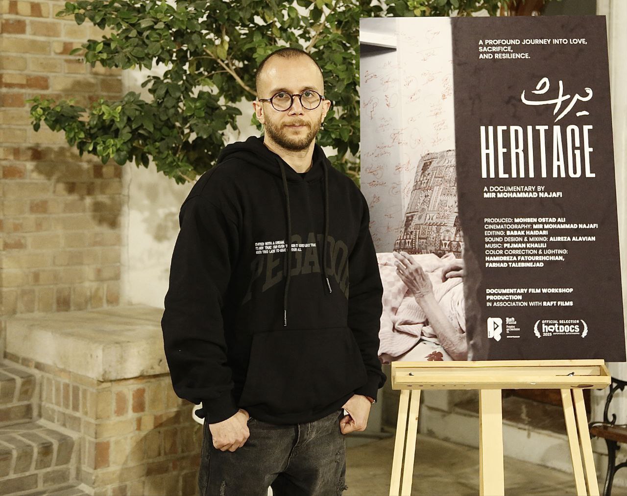 مستندسازان در خانه سینما به تماشای فیلم «میراث» به کارگردانی محمد نجفی و تهیه کنندگی محسن استادعلی نشستند