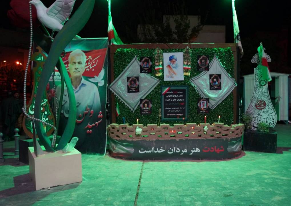ادای احترام رئیس هیات رئیسه، مدیرعامل خانه سینما به پاکبان شهید شهرداری تهران«حسن خیران»