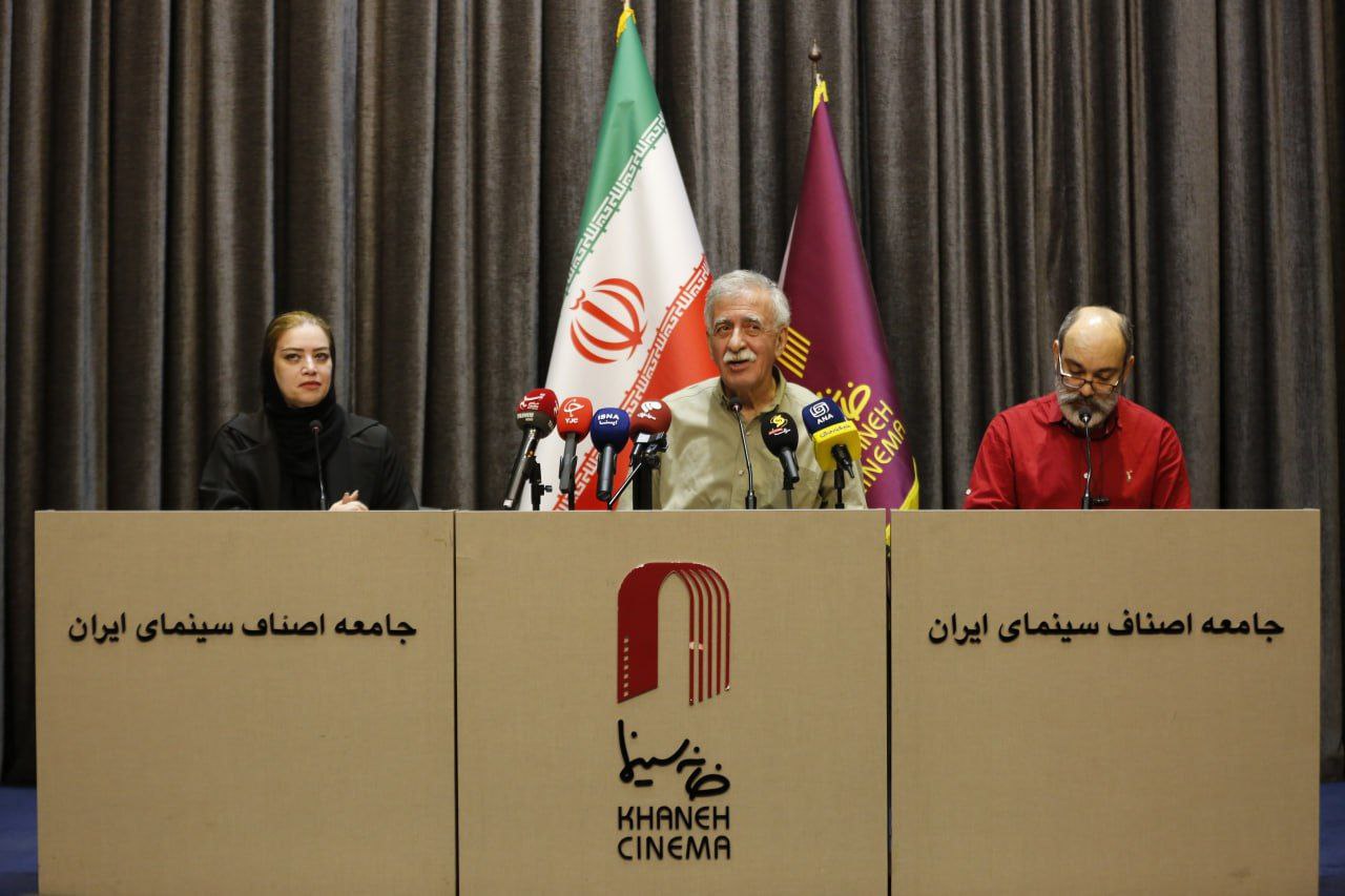 نشست رسانه ای خانه سینما با حضور همایون اسعدیان مدیرعامل خانه سینما و رامتین شهبازی دبیر جایزه کتاب سال سینمایی